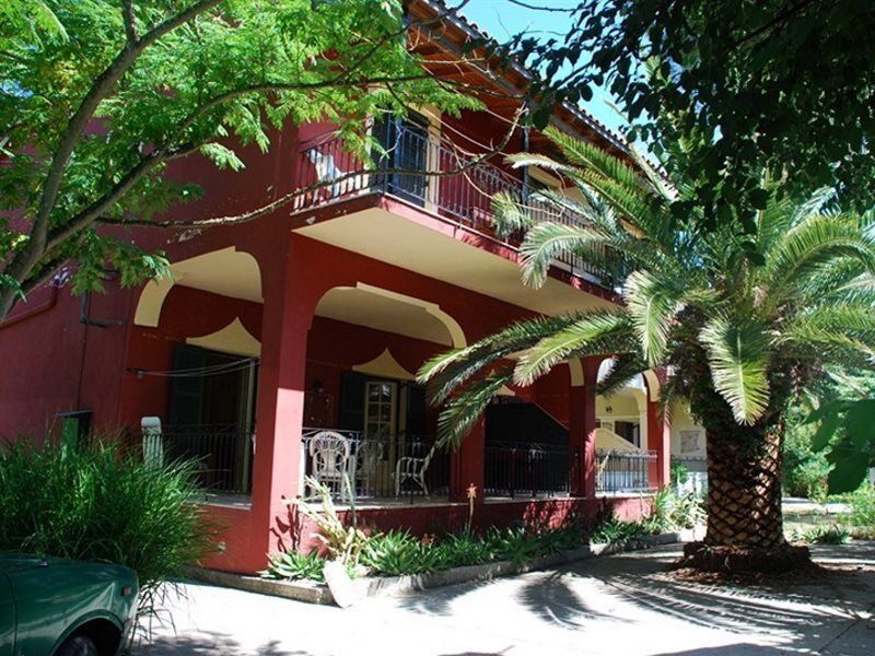 Teressa Apartments Дассия Экстерьер фото